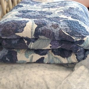 Cynthia Rowley king size quilt